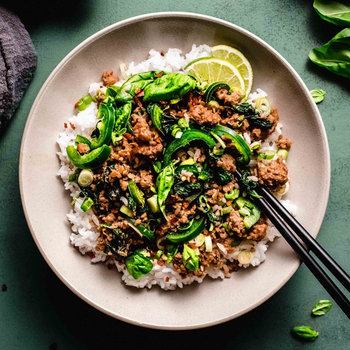 Tajski stir-fry wołowy z bazylią