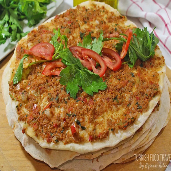 Lahmacun, turecki placek z wołowiną