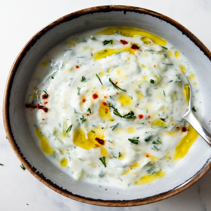 Cacık, turecki dip jogurtowo-ogórkowy