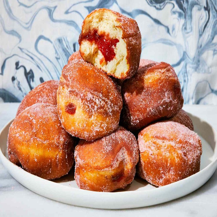 Pączki z marmoladą i migdałami