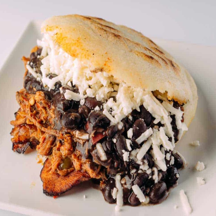 Arepa pabellón z wołowiną