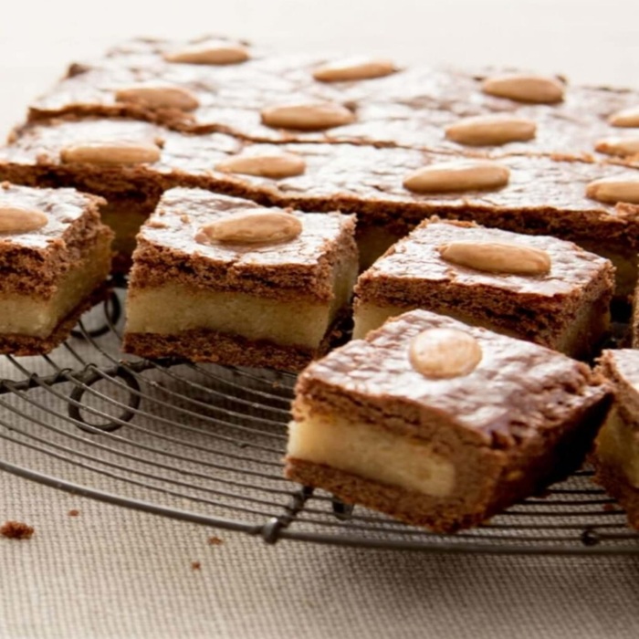 Holenderskie speculaas z marcepanem