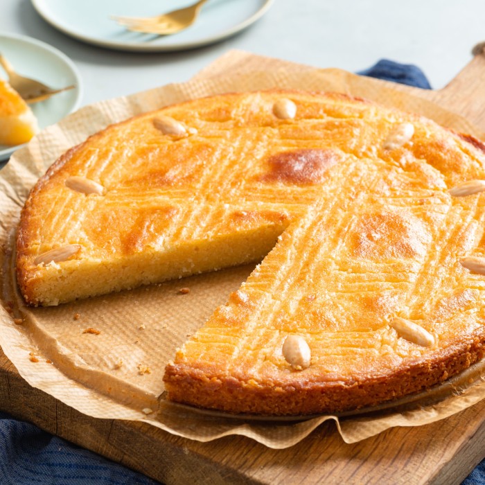 Boterkoek z kajmakiem i czekoladą