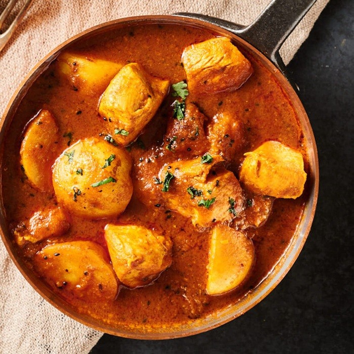 Bengalskie curry z kurczakiem i ziemniakami