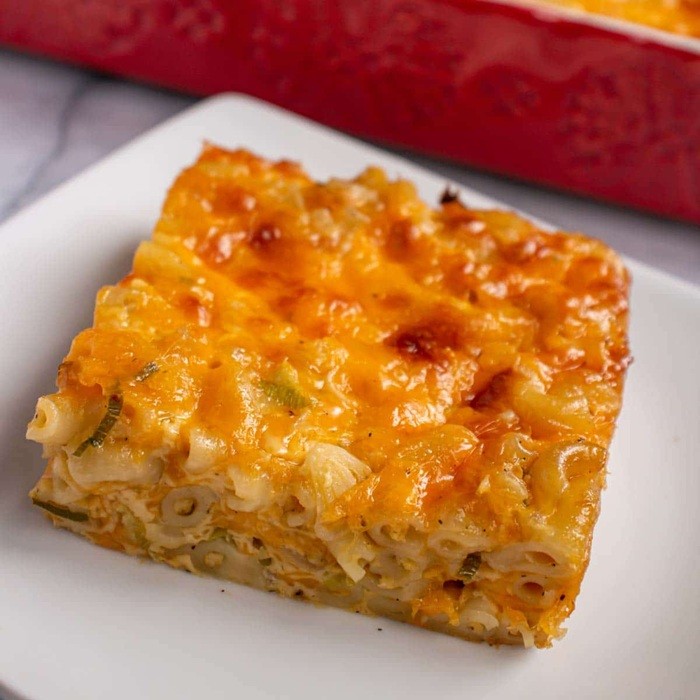 Zapiekanka makaronowa z cheddarem
