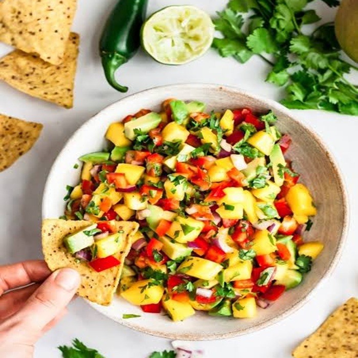 Tropikalna salsa z mango