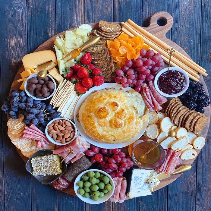 Brie w cieście francuskim z konfiturą szczawiową