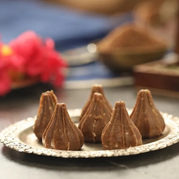 Kokosowe modaki z jaggery