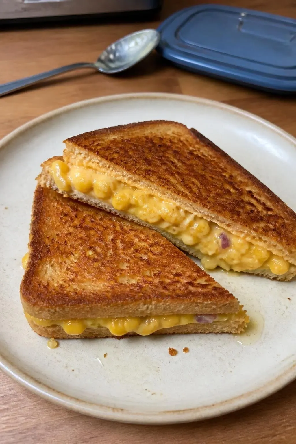Chrupiący tost kukurydziany z cheddarem