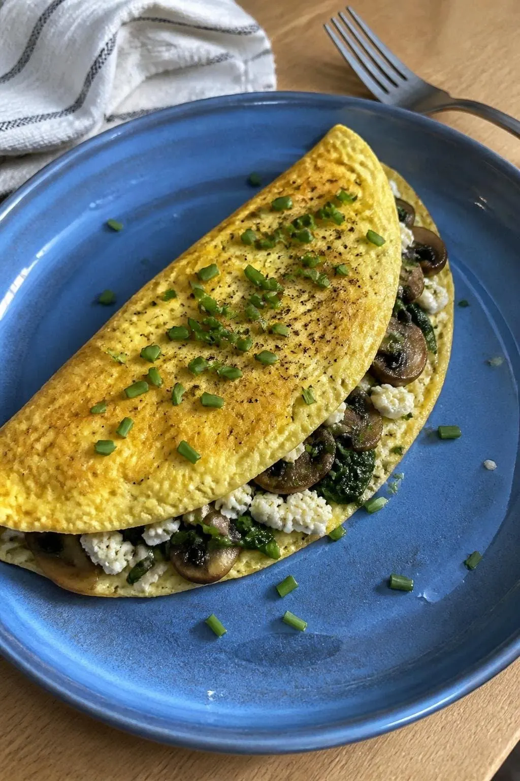 Omlet bistro z twarogiem i pieczarkami