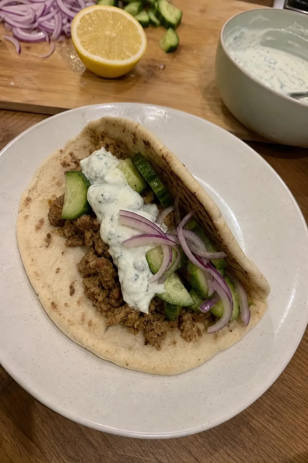 Gyros w pittach z tzatziki — szybka przekąska