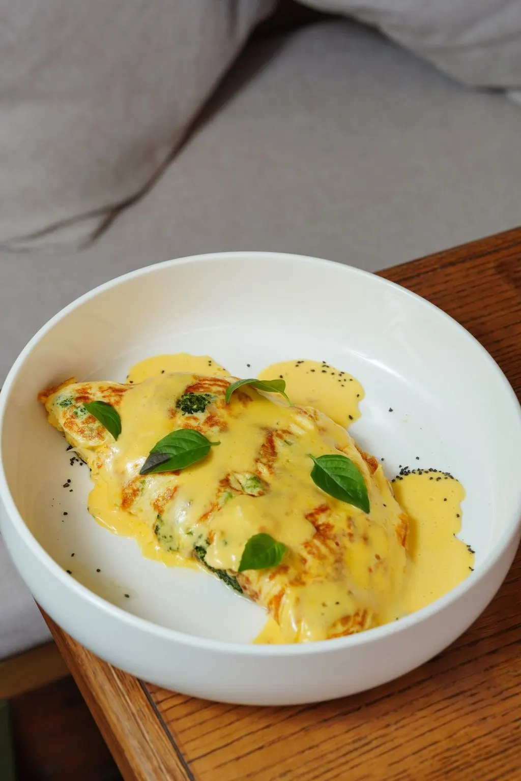 Omlet z twarogiem i świeżymi ziołami