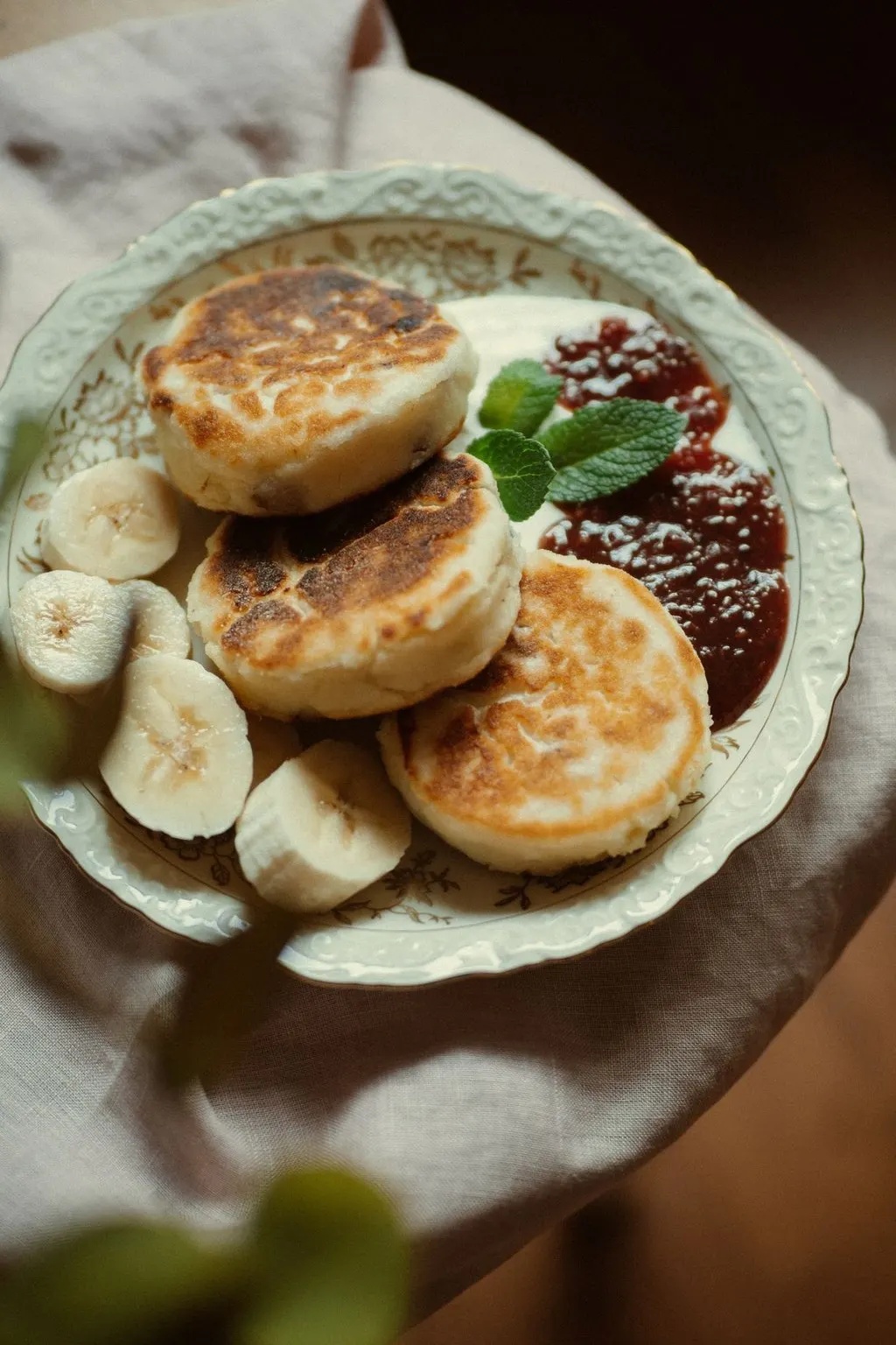 Placuszki twarogowe z bananem i dżemem
