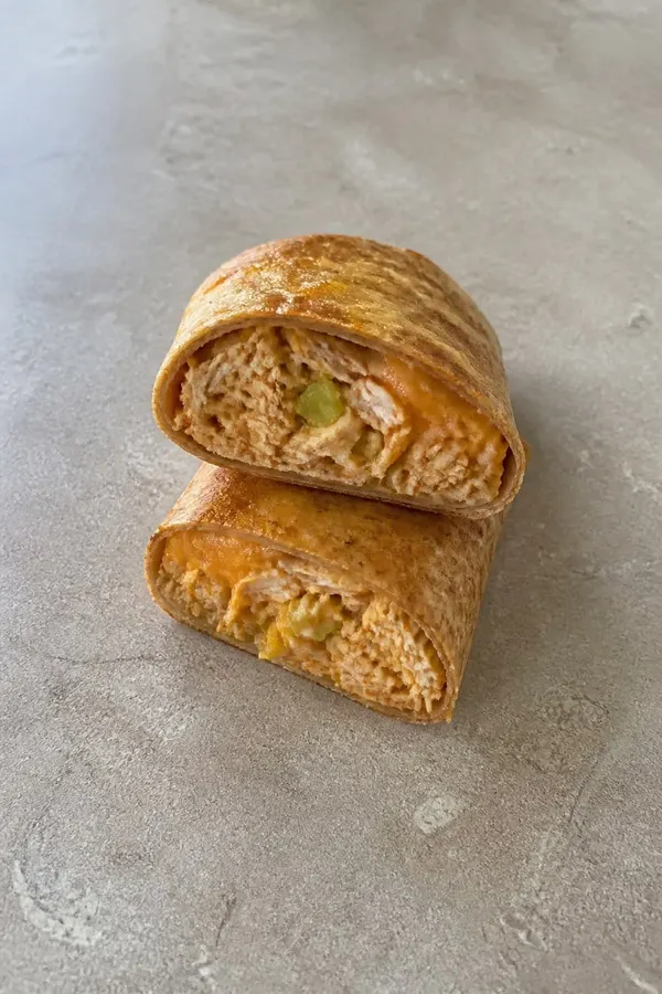 Chrupiąca tortilla z kurczakiem w ostrym sosie