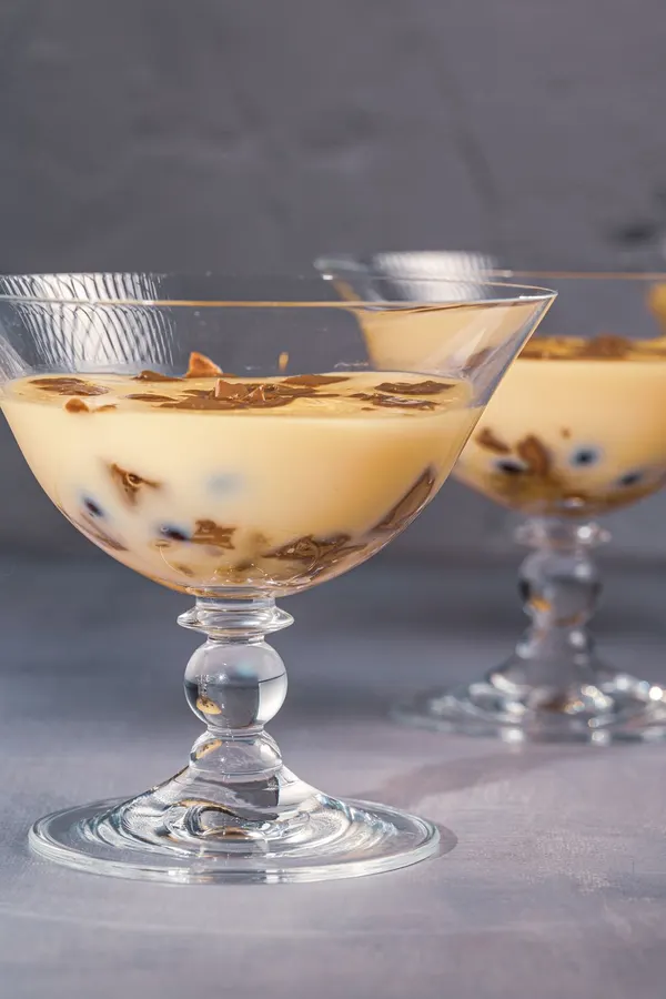 Zabaglione z limoncello i kruszonymi ciasteczkami
