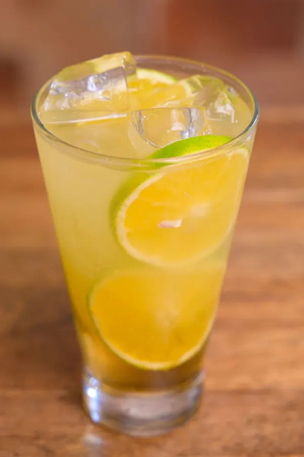 Lemoniada cytrynowo-limonkowa z lodem